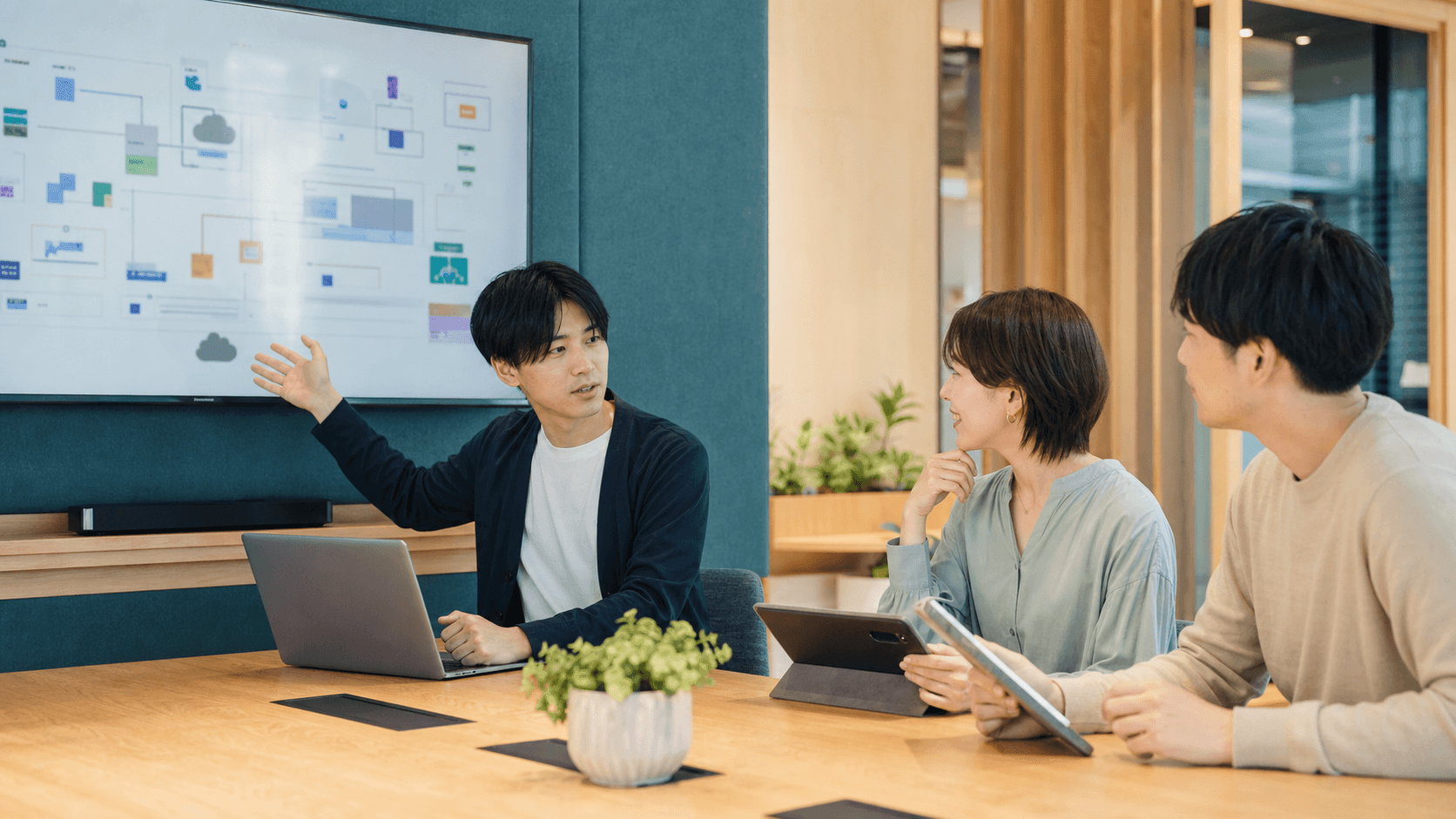 Microsoftクラウド事業の打ち合わせ風景